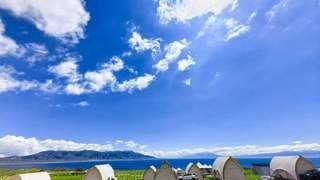 穿越天山腹地，在伊犁河谷感受四季流转的牧歌