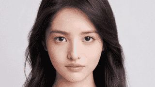 ️时隔八年！周星驰全新星女郎亮相，19 岁素人雪野惊艳大银幕
