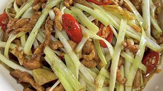 哇！这泡椒韭黄炒肉丝，酸辣开胃到停不下来？