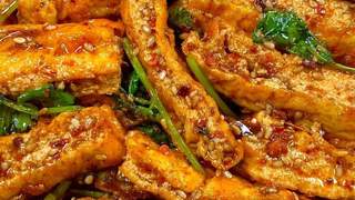 香菜拌炸豆腐，酥脆香辣，一口就上瘾的神仙吃法