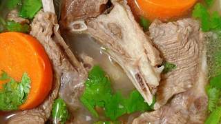 炖萝卜羊肉汤如何无膻不嫩？四十年大厨的关键处理步骤在这