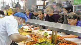 杭州多个社区食堂推消暑菜 还有凉茶纳凉服务