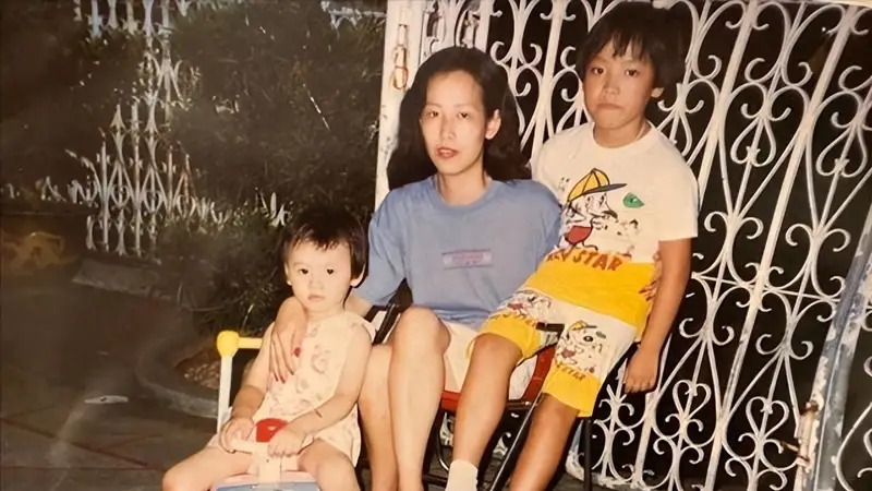 李嘉诚曾和梁洛施私下做交易,不把3个孙子纳入李家,是一种算计