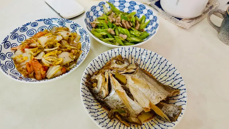 娃娃菜芹菜蒸鱼家常菜谱