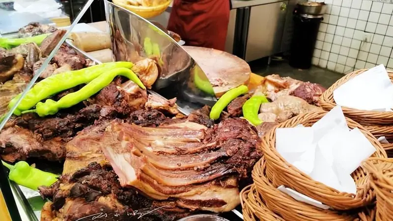 保定美食成南北分野热点 驴肉火烧北方火南方鲜为人知