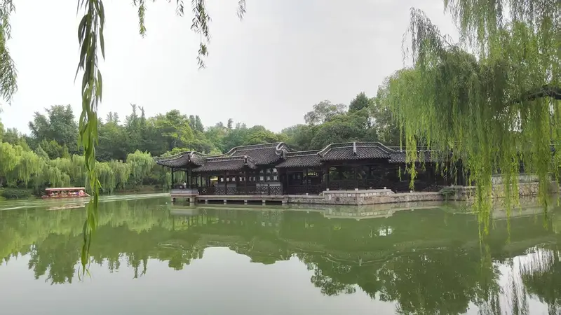 赛里木湖再爆景区暴力冲突 旅游从业者权益与服务管理引关注