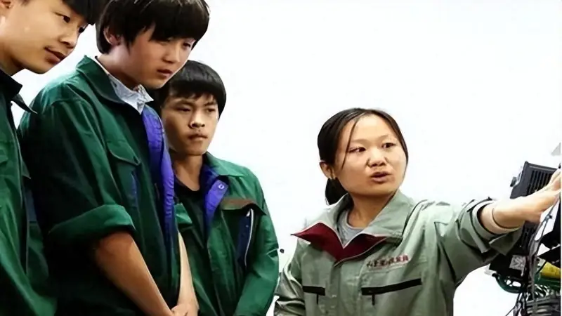 技校班主任坦言:最担忧男生出事女生出问题
