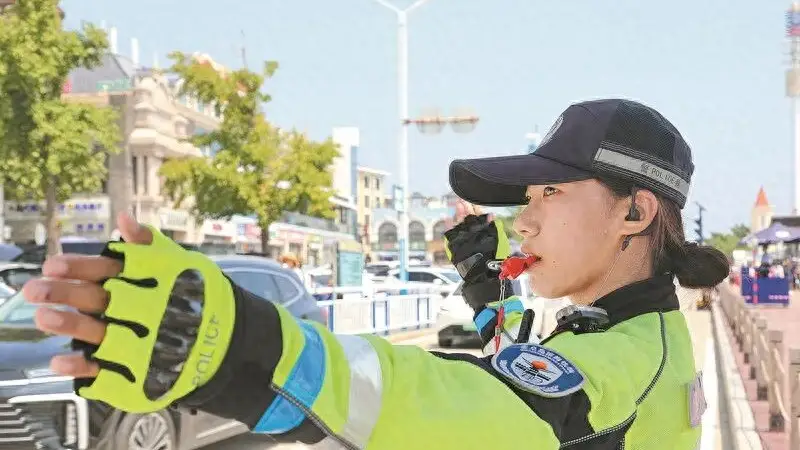 北戴河滨海铁骑护航暑期景区秩序