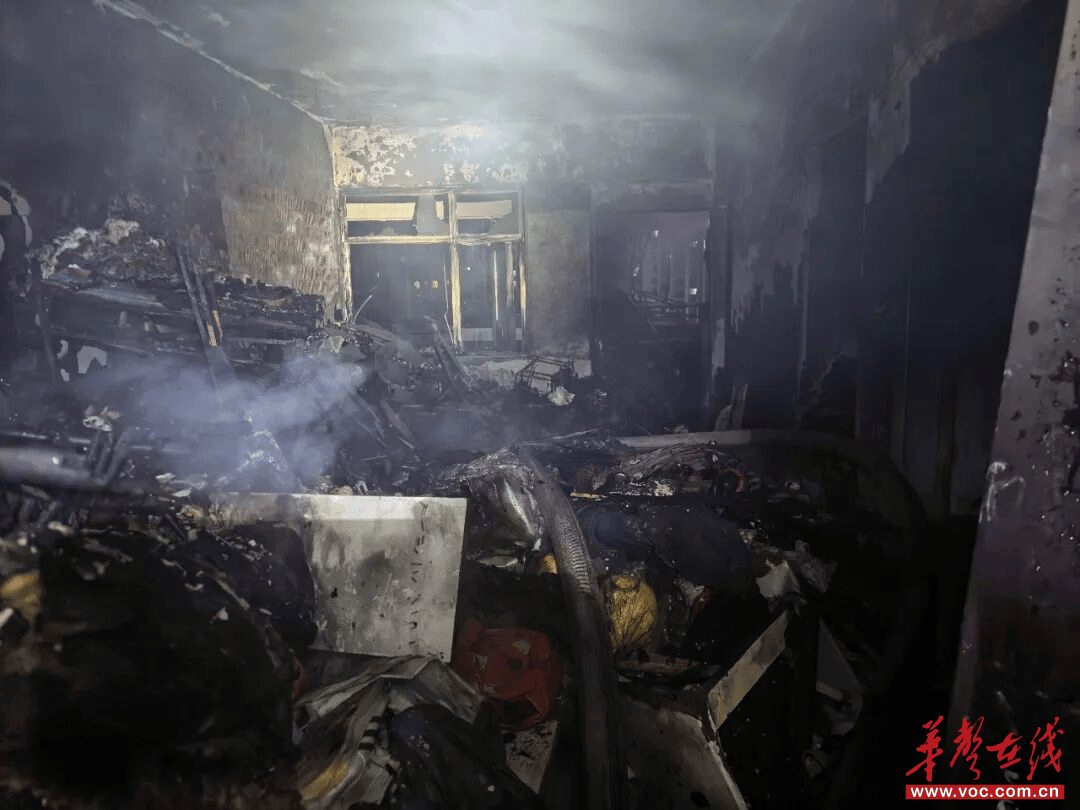 77岁独居老人家中失火遇难，满屋废品成火灾“帮凶”
