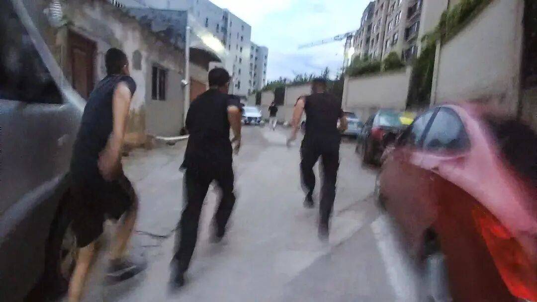 被毒贩“标价”悬赏“一颗人头200万，一条腿50万……”，缉毒警：“其实也不是不怕，是不能怕”