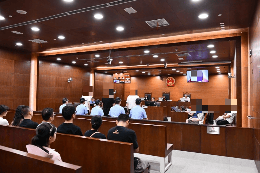火锅店回收“口水油”给客人食用，5人被判刑