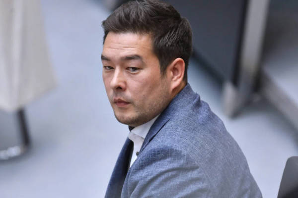 德国主持人节目中脱口而出辱华词语“ching chong”
