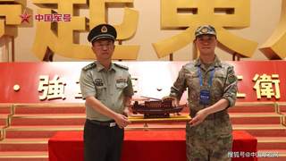 从湛江到香江!驻香港部队收到南湖红船模型