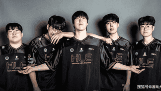 HLE轻松3比0击败G2，赛后现场照片公布，3人跷着二郎腿打比赛
