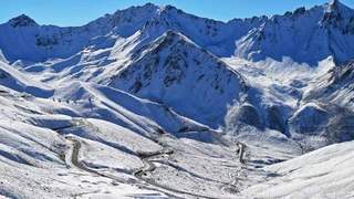 沉浸式体验——从花海到雪山：伊犁那拉提、喀拉峻、赛里木湖与独库公路的七日深度游攻略