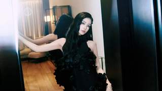 杨颖黑色立体花朵长裙拍出冷艳成熟气场