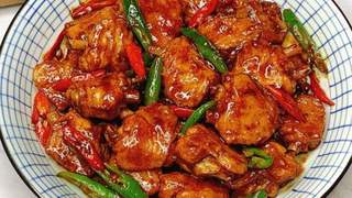 双椒爆炒鸡翅酱香浓郁下饭绝配