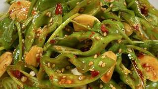 奶奶味凉拌香菜辣椒成治愈菜 脆嫩入味配粥香到光盘