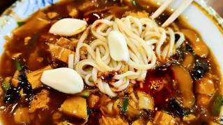 太原不止刀削面 丰富面食形态成街头日常