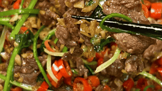 湖南小炒黄牛肉嚼不动？原来是切肉方向错了