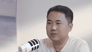 “充电宝一哥”港股上市首日一度跌超9%，CEO此前称：充电宝大概率过几年就“死”了