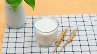 牛奶不能和药一起吃？