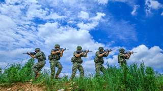 盛夏日，共赴火热练兵场