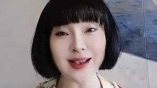陈红离婚后涉股权纠纷，整容后2026年直播唱《常回家看看》 如今晒全家福儿子已毕业娶洋媳