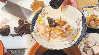 桂林米粉成游客打卡必备 干拌卤水风味独特引口碑