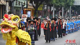 8月6日云南禄劝火把节 多民族方阵巡游传递祝福