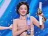 杨紫穿高定拿白玉兰视后!裤装孙俪飒爽回宫,杨幂化身翡翠瓷瓶