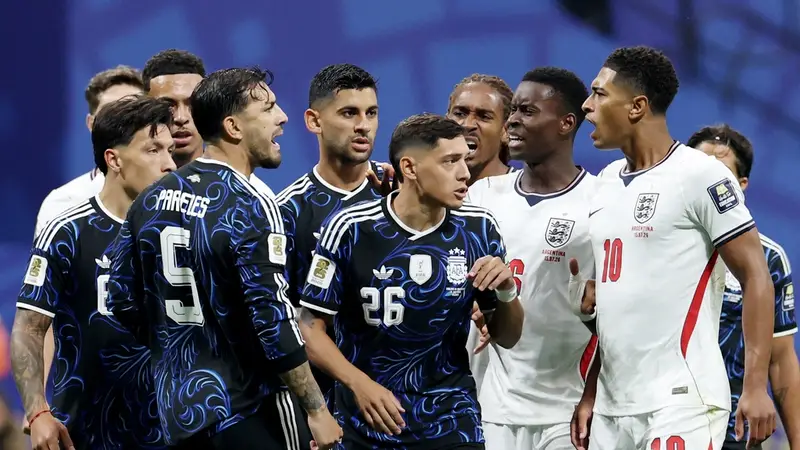 补水时间已到！英格兰VS阿根廷犯规数5-6 射门数0-0