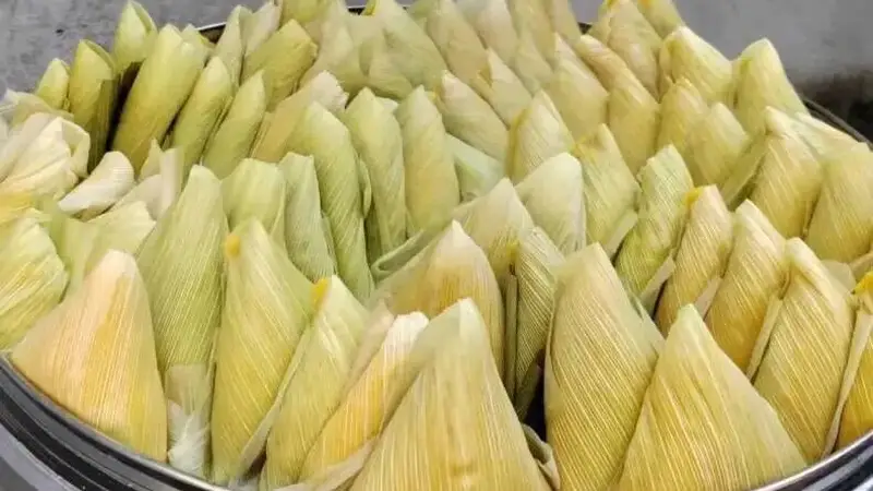 一口玉米粑粑,咬下腾冲盛夏的清甜烟火