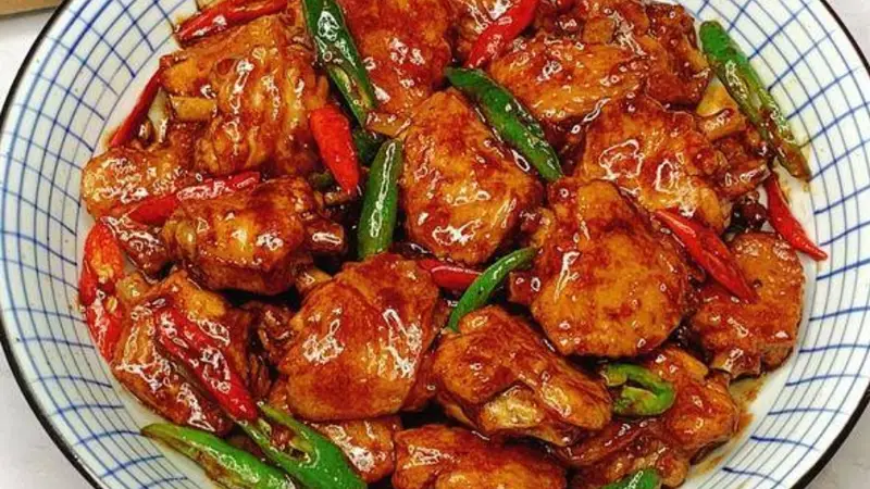 双椒爆炒鸡翅酱香浓郁下饭绝配