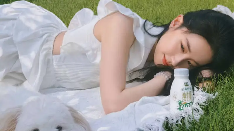 38岁刘亦菲久违晒照 纯白纱裙尽显满满少女感