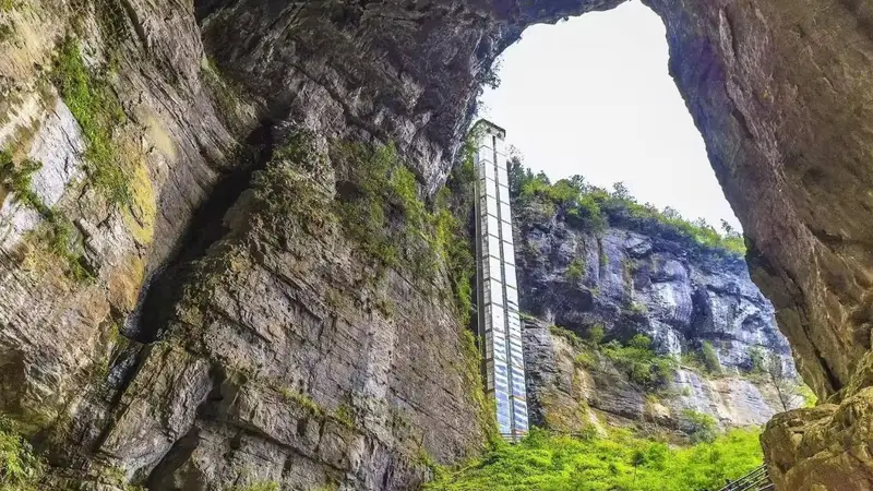 重庆武隆夏日文旅上新 多乡镇推出悬空栈道徒步赛等玩法