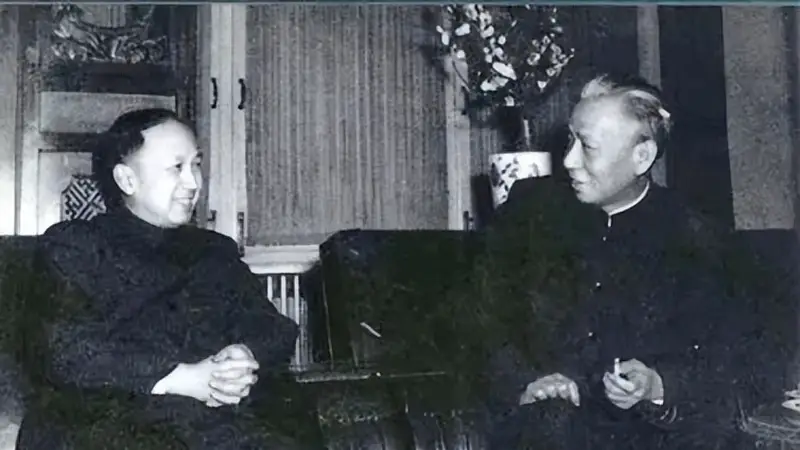 钱学森赴中南海怀仁堂国宴寻座遇困 毛主席邀其入席解窘境