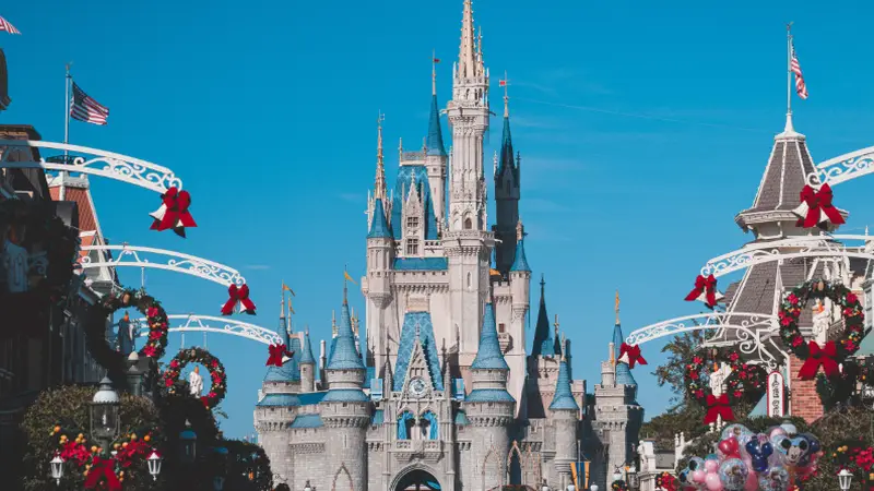 迪士尼重构盈利模式：电影引流量 乐园兑收益 Disney+成枢纽
