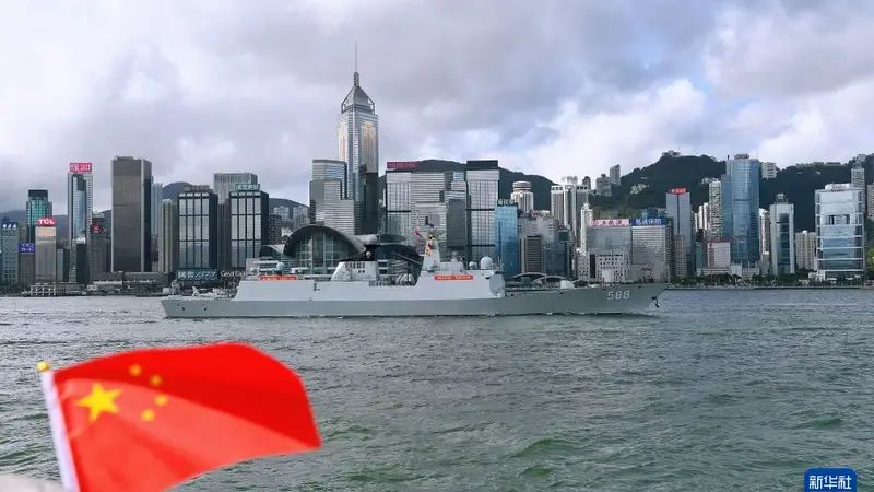 海军舰艇编队抵达香港
