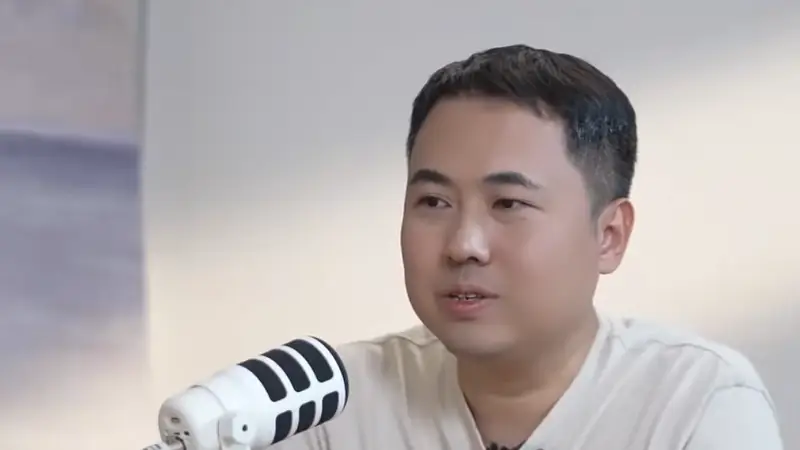 “充电宝一哥”港股上市首日一度跌超9%，CEO此前称：充电宝大概率过几年就“死”了