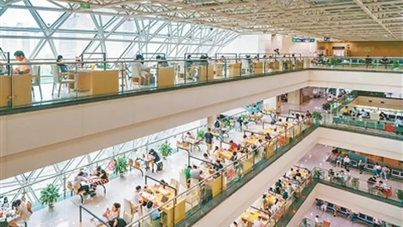 图书馆里品味书香