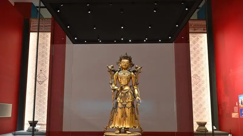 展出馆方回应永乐款菩萨像上现TCL广告:已向出借单位反馈