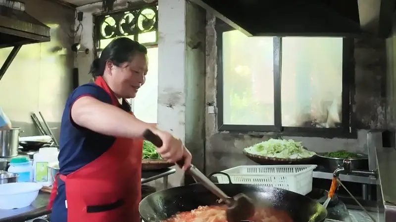 清凉包鸾“热”起来！乡村避暑游释放夏日消费活力