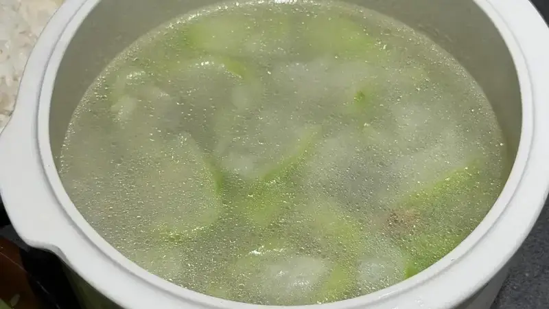 入伏后这菜正当季，1润肺2排毒3杀菌，再贵也得吃，错过太遗憾