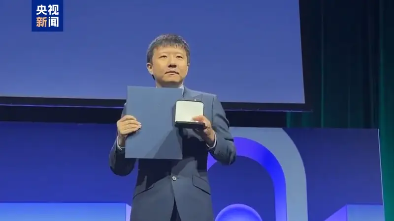 丘成桐邀王虹邓煜回国任教 王虹大二转数学系引关注