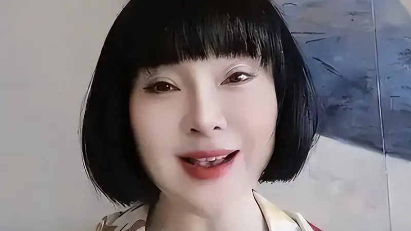 陈红离婚后涉股权纠纷,整容后2026年直播唱《常回家看看》 如今晒全家福儿子已毕业娶洋媳