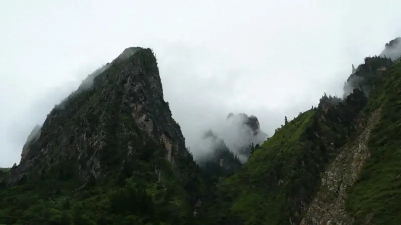 迭部秘境旅游 自驾打卡扎尕那峡谷风光