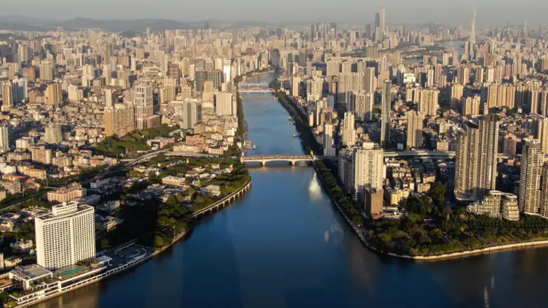 广州夏日傍晚 作者带友赴小河边就着夕阳用餐 成专属浪漫梗