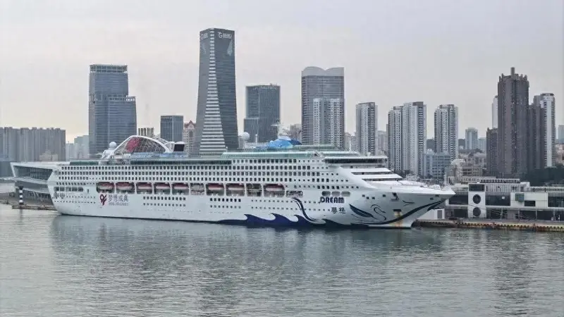 青岛邮轮玩出新花样 啤酒节搬到海上开