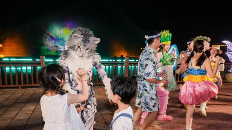 暑期中国景区扎堆推出夜场 拉动八小时外消费